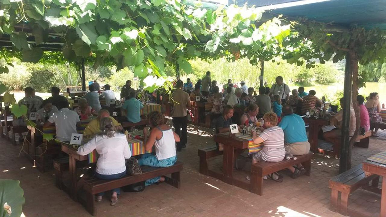 Wilgewandel Holiday Farm & Day Restaurant Oudtshoorn Eksteriør bilde